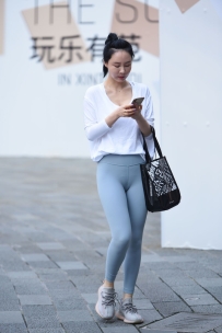 【精选街拍】Vol.3213 蓝色紧身裤翘臀 [61P-1.04GB]